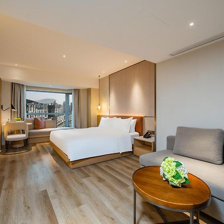 Holiday Inn Shanghai Huaxia By Ihg - Overlooking City Scenery At Sky View Restaurant Екстер'єр фото