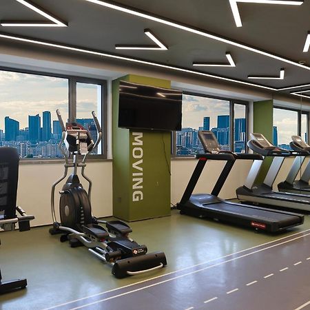 Holiday Inn Shanghai Huaxia By Ihg - Overlooking City Scenery At Sky View Restaurant Екстер'єр фото