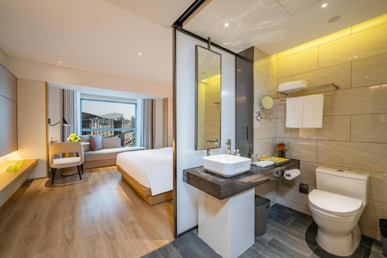 Holiday Inn Shanghai Huaxia By Ihg - Overlooking City Scenery At Sky View Restaurant Екстер'єр фото