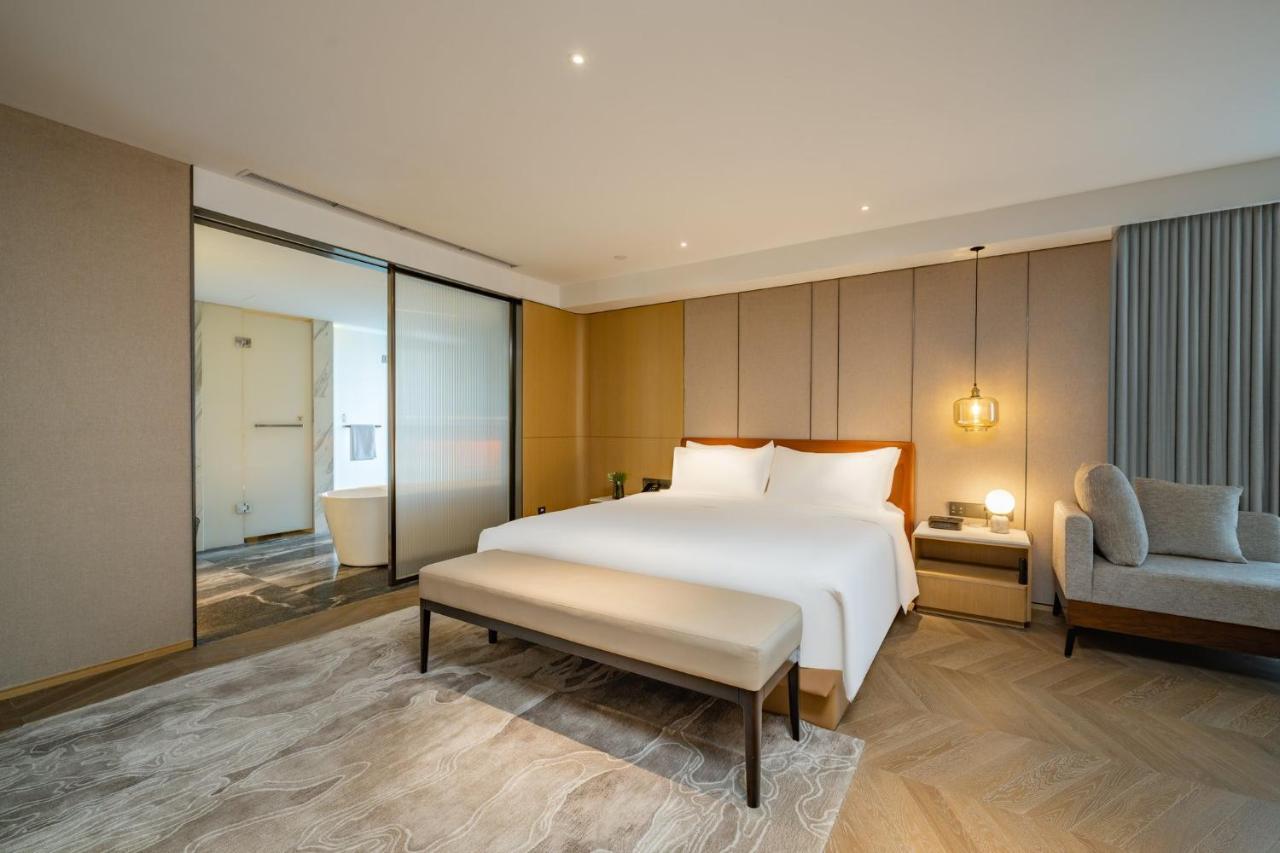 Holiday Inn Shanghai Huaxia By Ihg - Overlooking City Scenery At Sky View Restaurant Екстер'єр фото