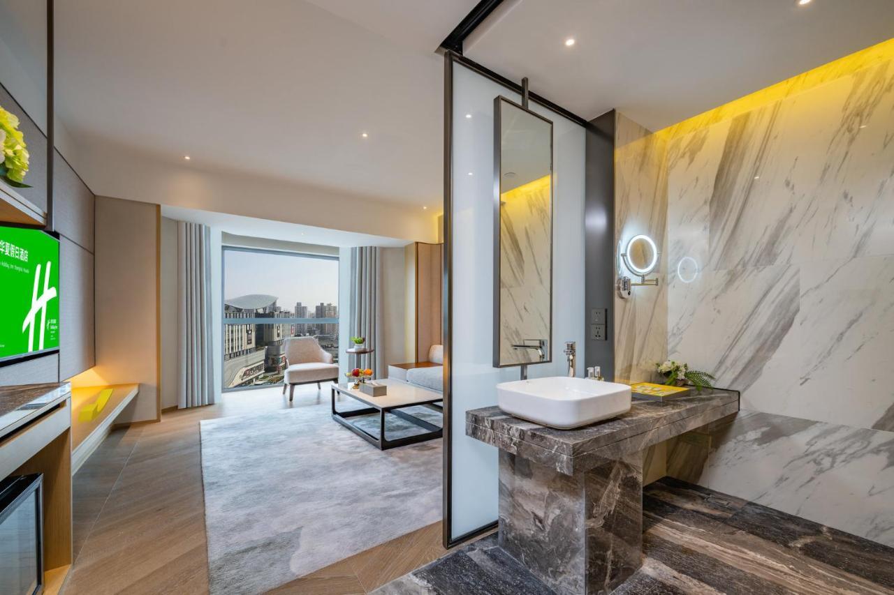 Holiday Inn Shanghai Huaxia By Ihg - Overlooking City Scenery At Sky View Restaurant Екстер'єр фото