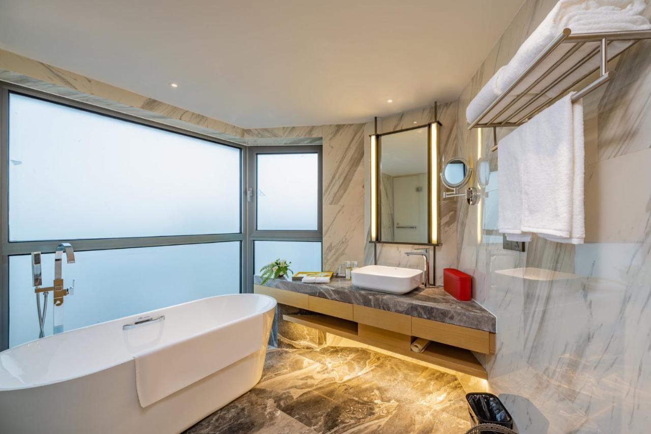 Holiday Inn Shanghai Huaxia By Ihg - Overlooking City Scenery At Sky View Restaurant Екстер'єр фото