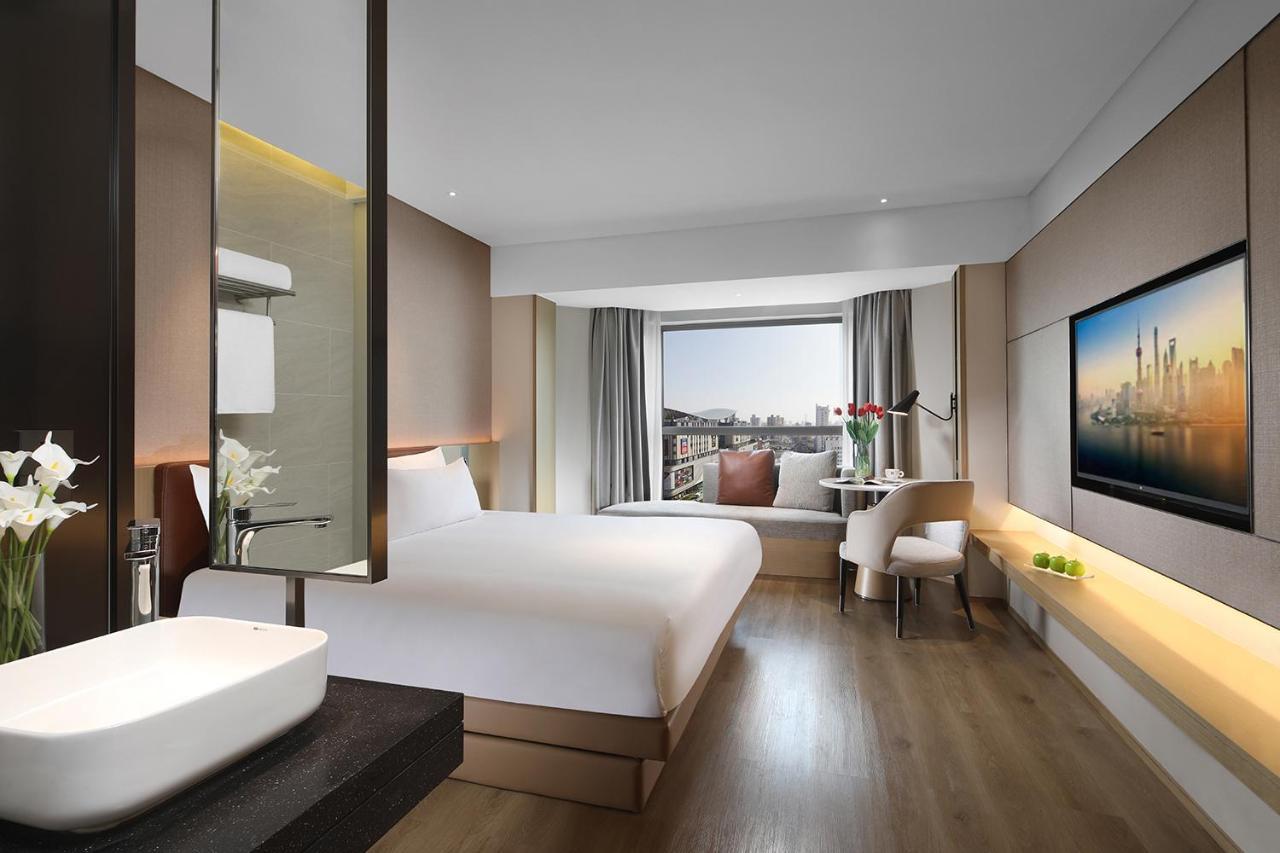 Holiday Inn Shanghai Huaxia By Ihg - Overlooking City Scenery At Sky View Restaurant Екстер'єр фото