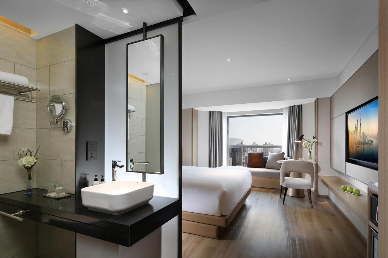 Holiday Inn Shanghai Huaxia By Ihg - Overlooking City Scenery At Sky View Restaurant Екстер'єр фото