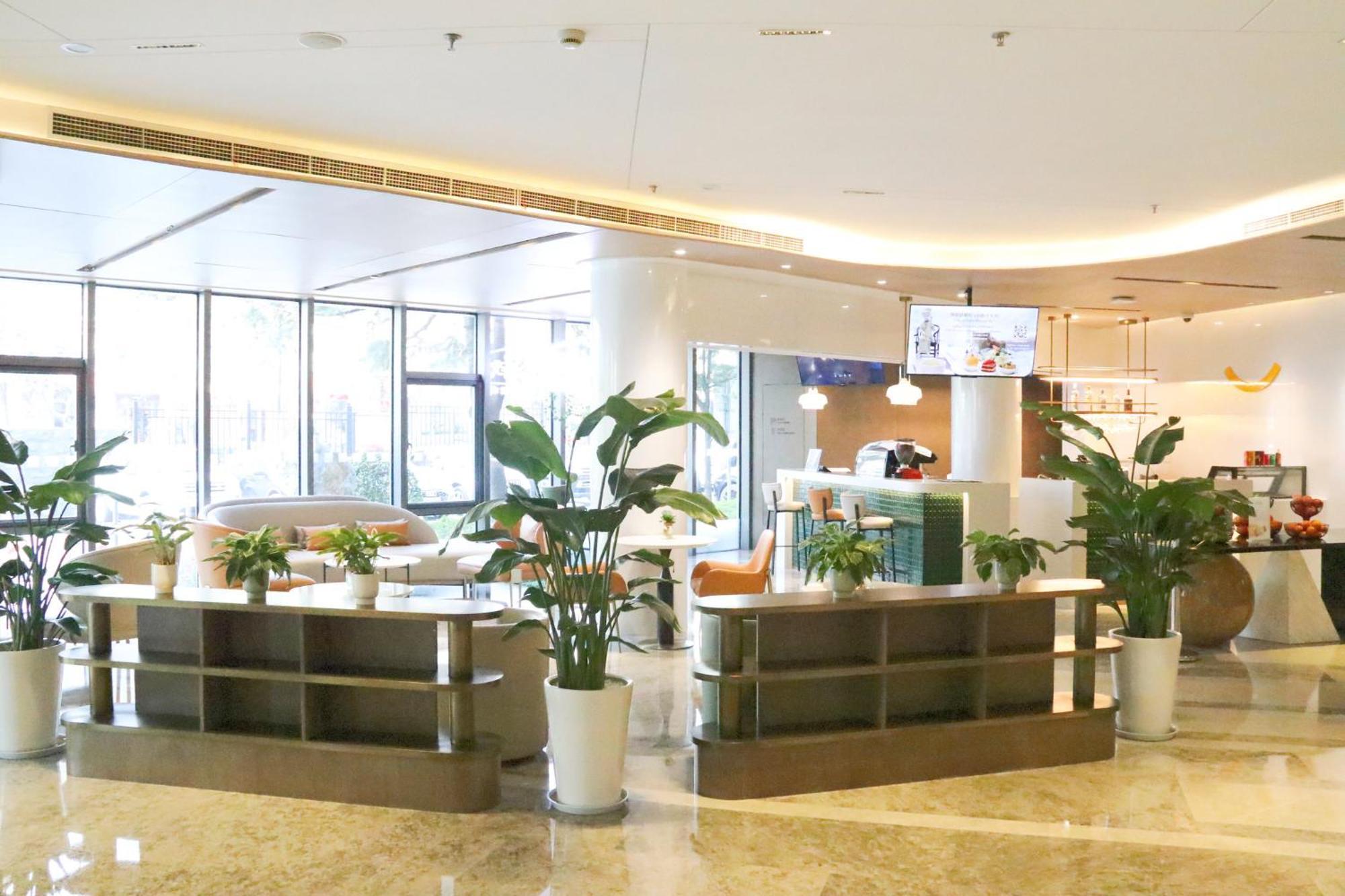 Holiday Inn Shanghai Huaxia By Ihg - Overlooking City Scenery At Sky View Restaurant Екстер'єр фото