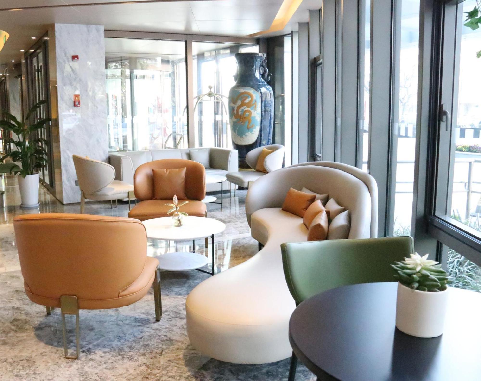 Holiday Inn Shanghai Huaxia By Ihg - Overlooking City Scenery At Sky View Restaurant Екстер'єр фото
