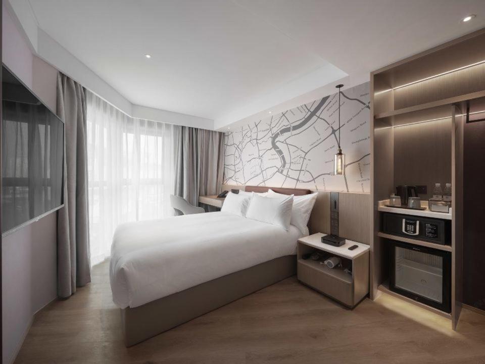 Holiday Inn Shanghai Huaxia By Ihg - Overlooking City Scenery At Sky View Restaurant Екстер'єр фото