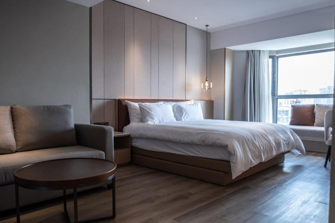 Holiday Inn Shanghai Huaxia By Ihg - Overlooking City Scenery At Sky View Restaurant Екстер'єр фото