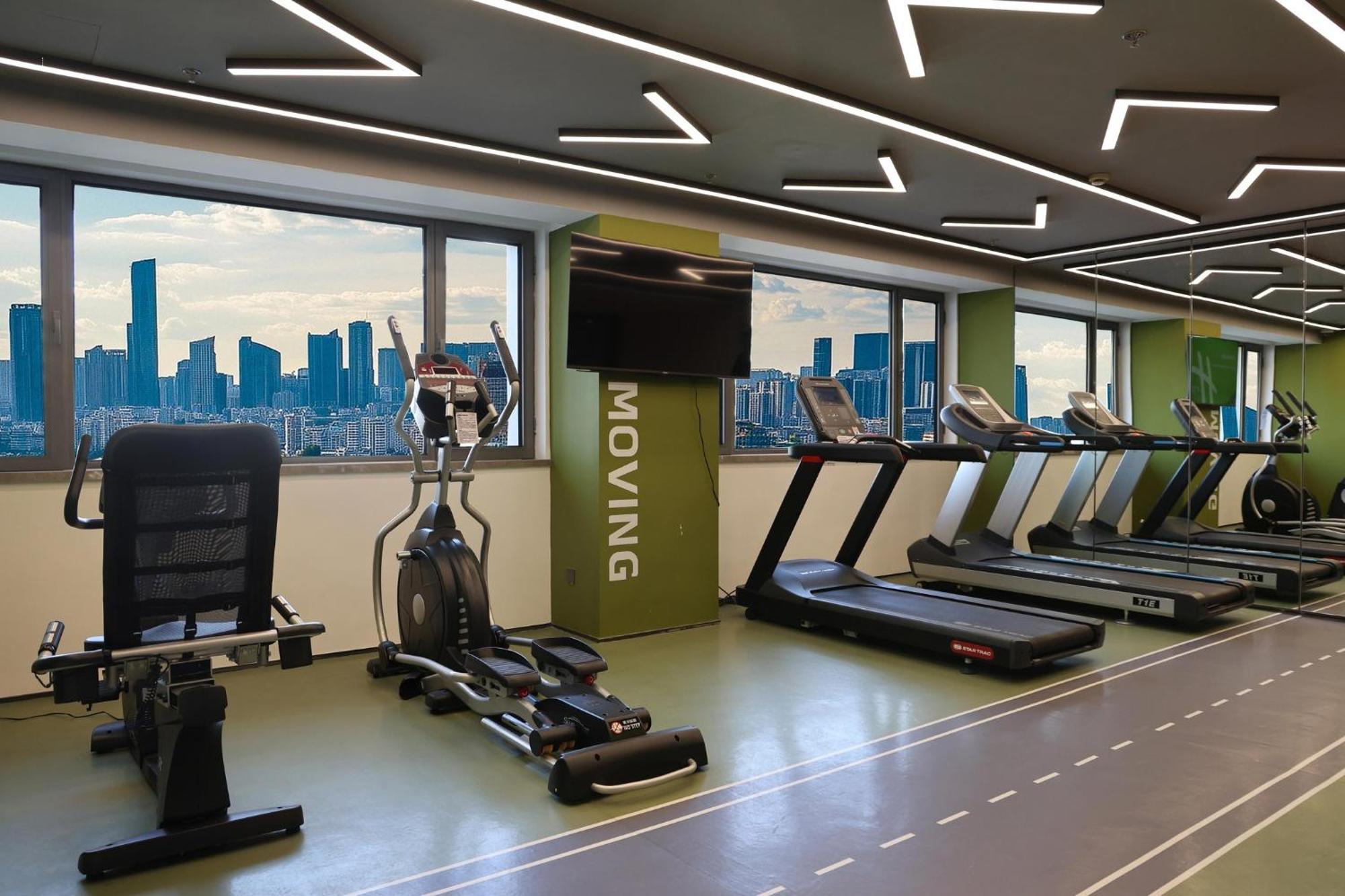 Holiday Inn Shanghai Huaxia By Ihg - Overlooking City Scenery At Sky View Restaurant Екстер'єр фото